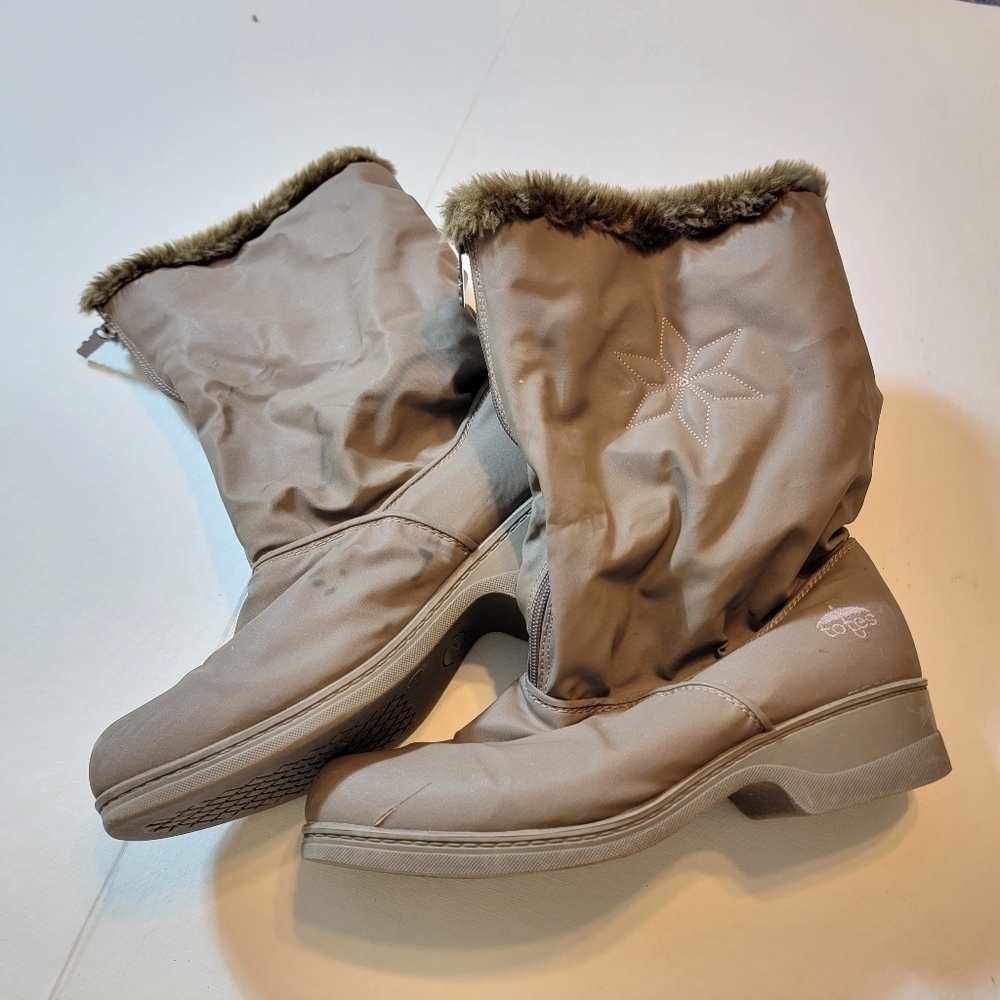 Totes 9 medium all weather boots.